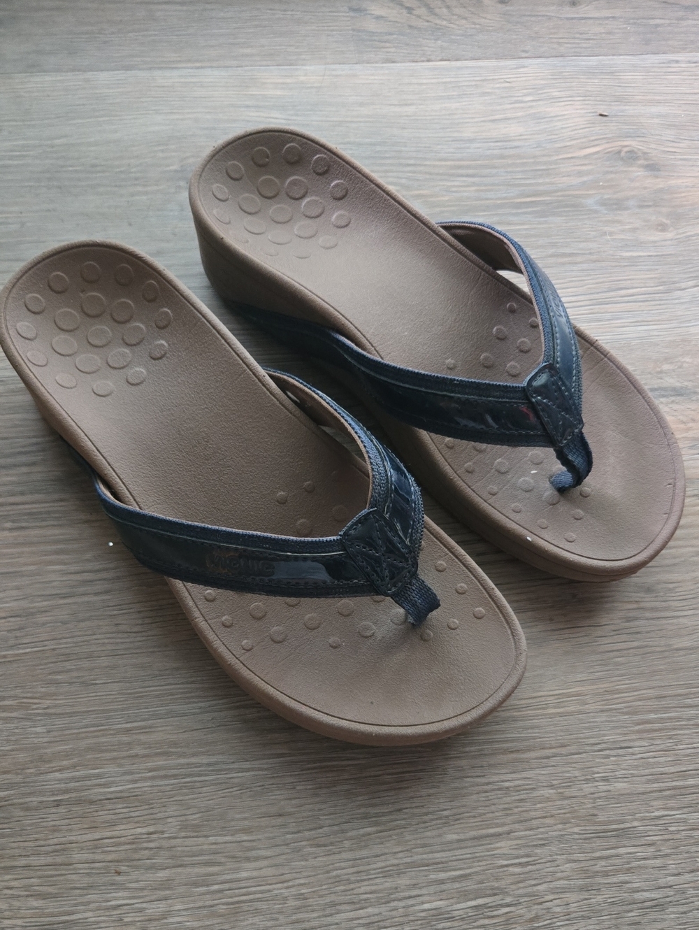 Vionic Navy Patent Thong Sandals